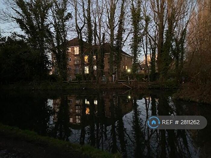 2 Bedroom Flat To Rent In Apsley, Hemel Hempstead, HP3