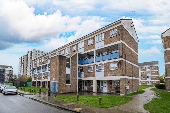 2 Bedroom Flat For Sale In Gallery Gardens, Northolt, UB5