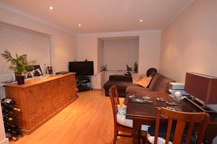 2 Bedroom Flat To Rent In Broome Lodge, Queens Road, Sunninghill, Berkshire, SL5