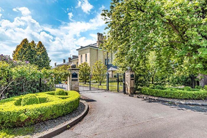 2 Bedroom Flat For Sale In Merry Hill Road, Bushey, WD23