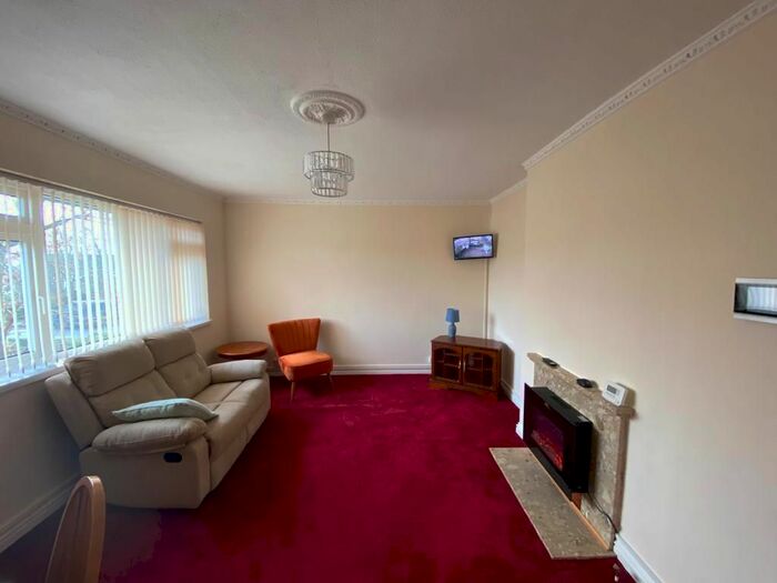2 Bedroom Flat To Rent In Greenford Avenue, Hanwell, W7