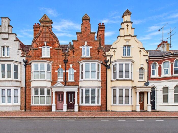 4 Bedroom Terraced House For Sale In York Road, Worthing, BN11