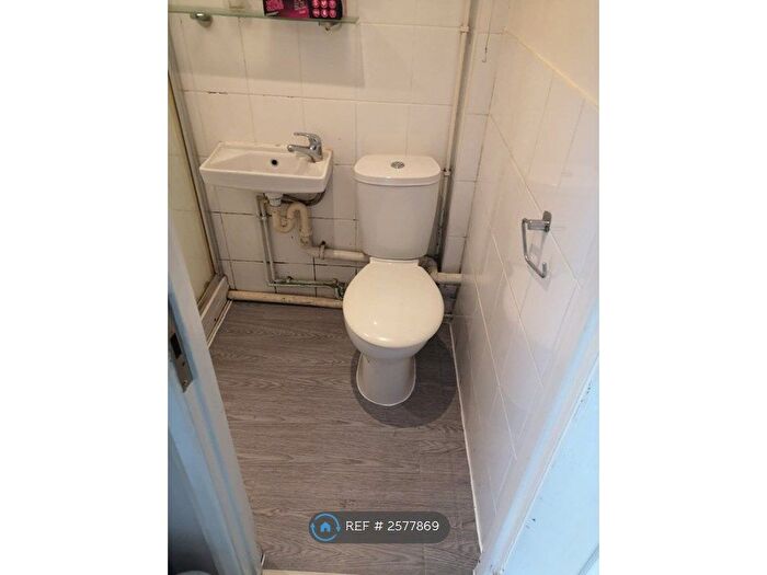 Studio To Rent In Green Lanes, London, N16