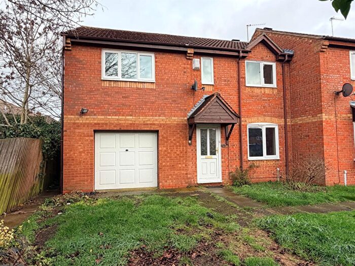 3 Bedroom Semi Detached House For Sale In Sycamore Close, Kettering, NN16