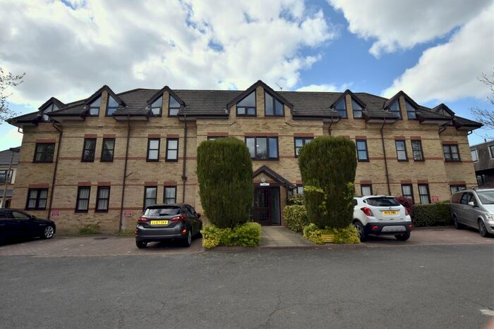 2 Bedroom Flat To Rent In The Gables, North Orbital Road, Watford, WD25