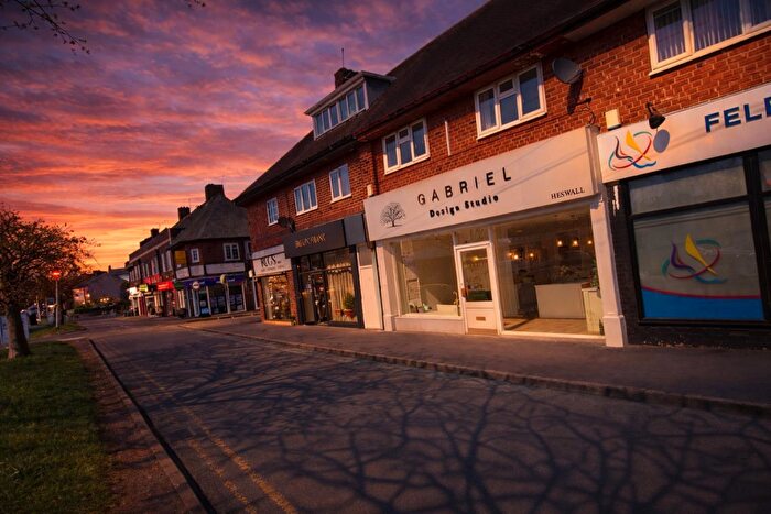 2 Bedroom Flat For Sale In Telegraph Road, Heswall, CH60