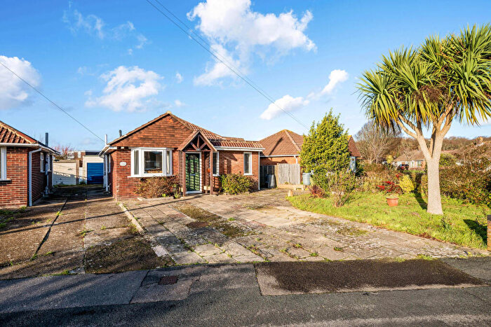 2 Bedroom Detached Bungalow For Sale In Queens Crescent, Stubbington, PO14