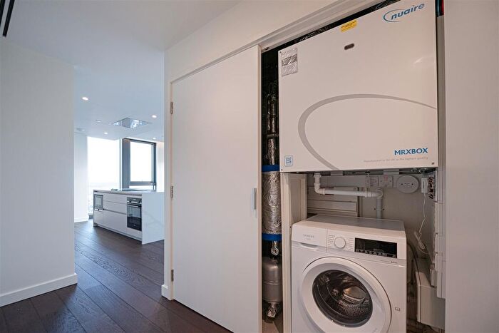 3 Bedroom Flat To Rent In Damac Tower, Bondway, London, SW8