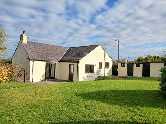 3 Bedroom Detached Bungalow For Sale In Y Felinheli, LL56