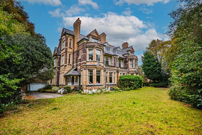 3 Bedroom Flat For Sale In Bentinck Road, Altrincham, WA14