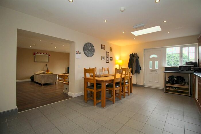 2 Bedroom Flat To Rent In Kirkhill, Shepshed, LE12