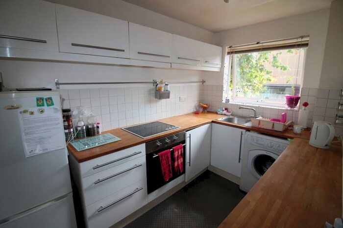 1 Bedroom Flat To Rent In Romford Road, Forest Gate, E7