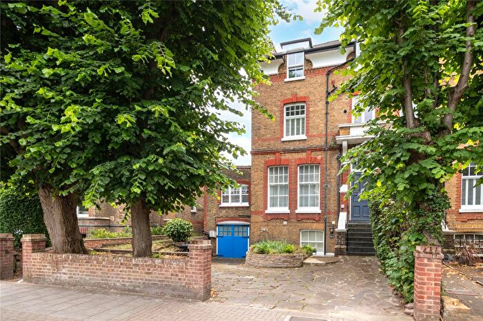 2 Bedroom Flat To Rent In Oakhill Road, Putney, London, SW15