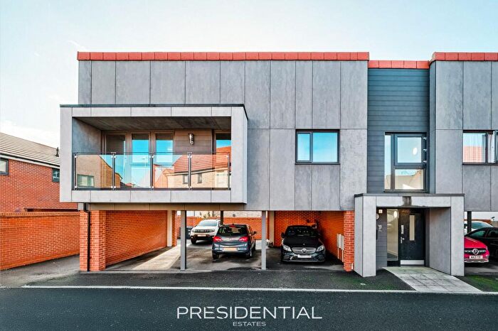 2 Bedroom Apartment For Sale In Plumtree Drive, Harlow, CM17