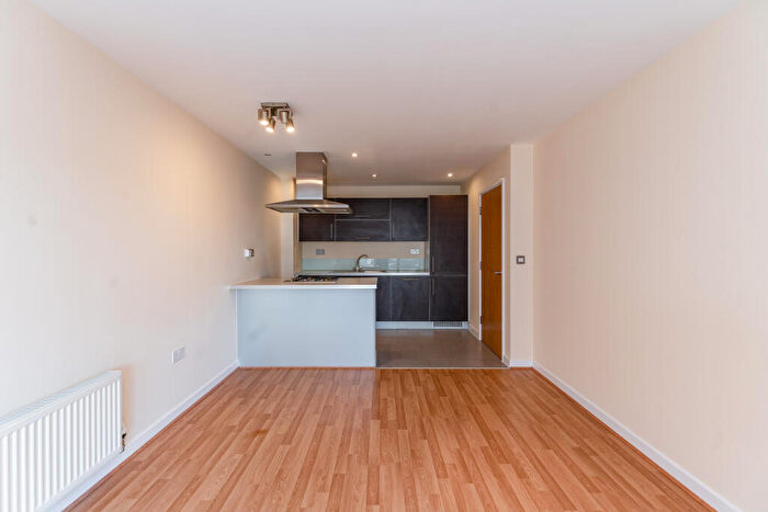 1 Bedroom Flat To Rent In South Woodford, E18