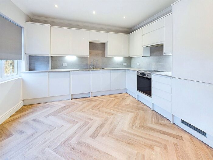 4 Bedroom Flat To Rent In King Street, Twickenham, TW1
