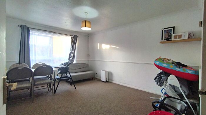 1 Bedroom Flat To Rent In Gainsborough Road, Hayes, UB4
