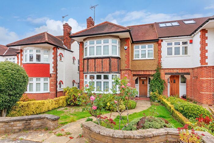 3 Bedroom Semi-detached House For Sale In Sheringham Avenue, N14