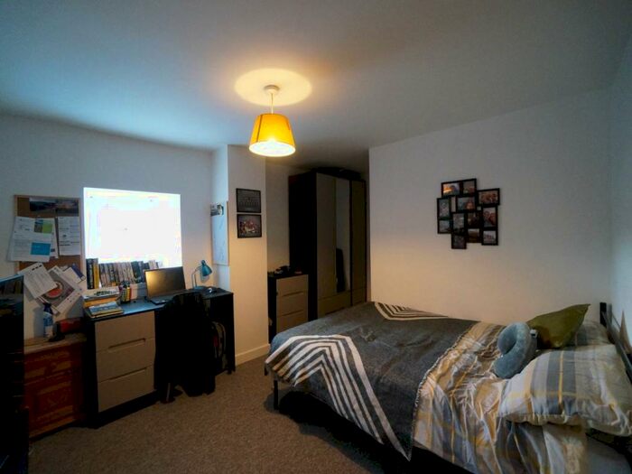 2 Bedroom Flat To Rent In York Place, Bangor, LL57