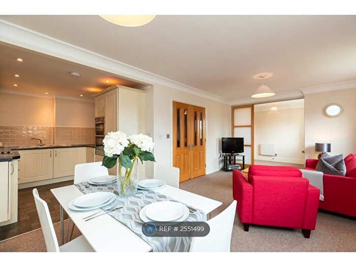 2 Bedroom Flat To Rent In Whitefriars, Solihull, B91