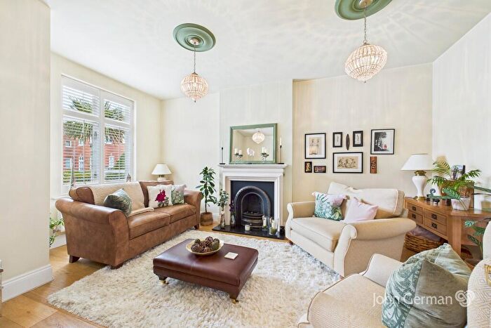 3 Bedroom Mews For Sale In Carnarvon Court, Bretby, DE15