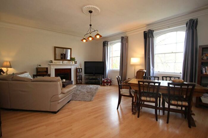 2 Bedroom Flat To Rent In Balham Park Road, London, SW12