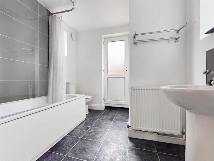 3 Bedroom Flat To Rent In Sandown Road, Brighton, BN2