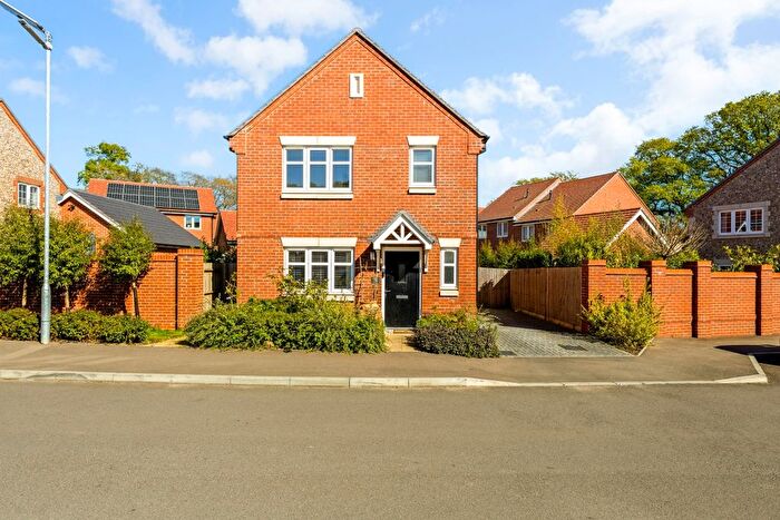 3 Bedroom Detached House To Rent In High Meadow, West Broyle, Chichester, PO19