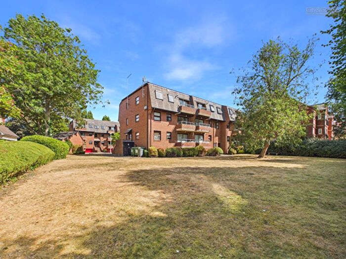 2 Bedroom Flat For Sale In Thorpe Road, Peterborough, PE3