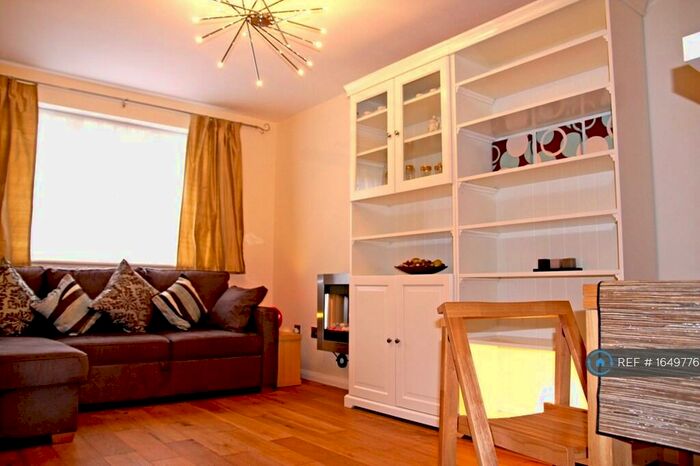 1 Bedroom Flat To Rent In Bream Close, London, N17
