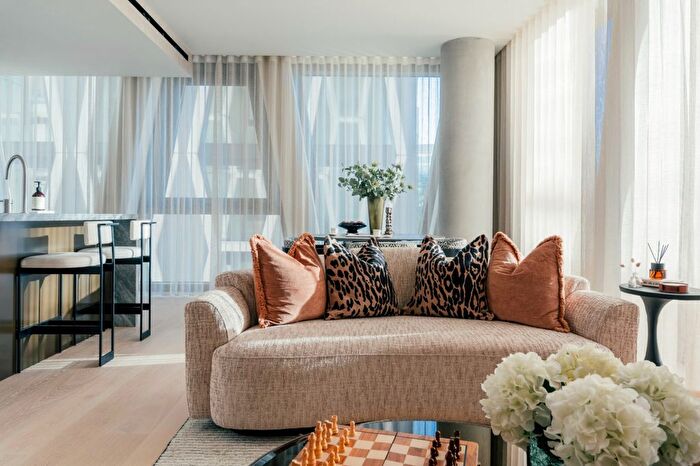 1 Bedroom Flat For Sale In The Broadway, St James's Park, London, SW1H