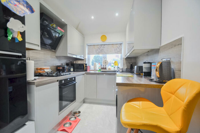 1 Bedroom Flat To Rent In Standfield Road, Dagenham, Essex, RM10