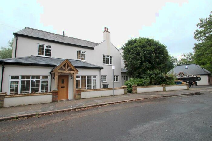 3 Bedroom House To Rent In Two Waters Road, Hemel Hempstead, HP3