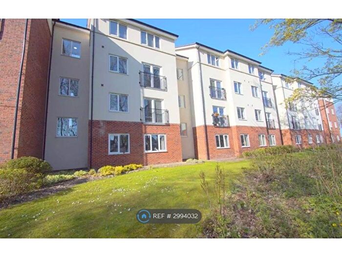 2 Bedroom Flat To Rent In Chestnut Lane, Leeds, LS14