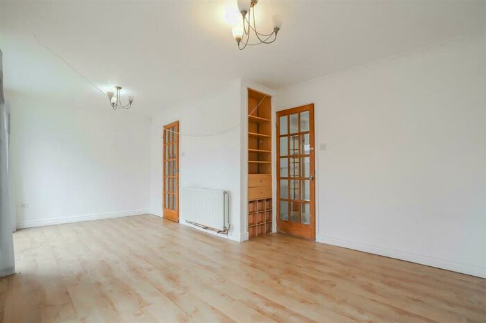 2 Bedroom End Of Terrace House To Rent In Biscay Close, Manchester, M11