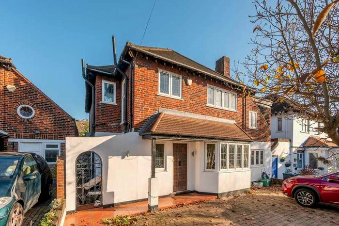 4 Bedroom Detached House To Rent In Woodlands Avenue, Coombe, KT3