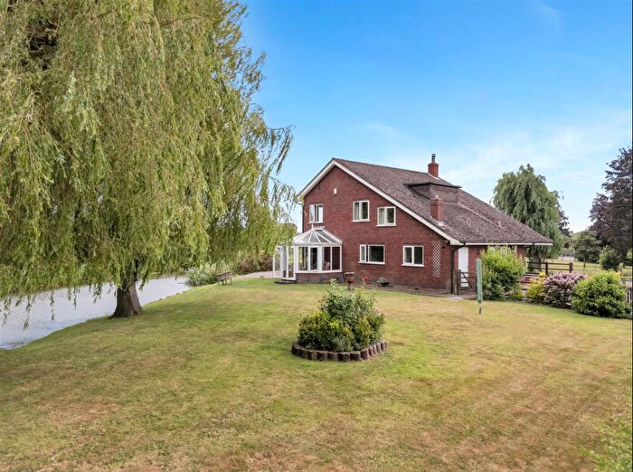 4 Bedroom Detached House For Sale In Twycross Road, Snarestone, DE12