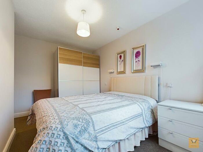 2 Bedroom Flat For Sale In Dorchester Road, Hazel Grove, Stockport, SK7