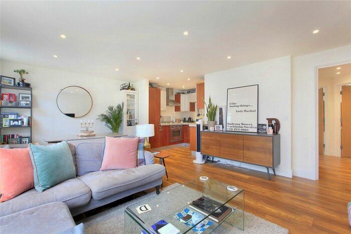 2 Bedroom Flat To Rent In Buxton Mews, London, SW4