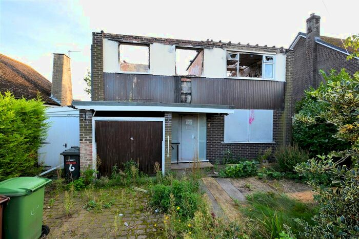 Property For Sale In Manor Close, Camblesforth, Selby, YO8