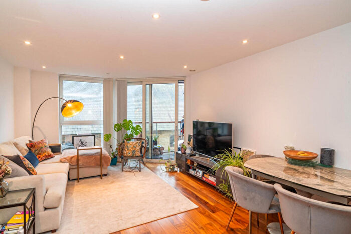 2 Bedroom Apartment To Rent In Flower Lane, London, NW7