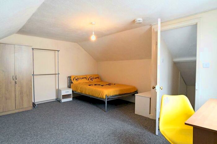 2 Bedroom Flat To Rent In Lewes Road, Brighton, BN2