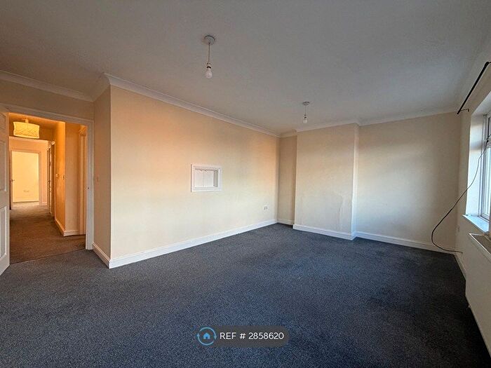 2 Bedroom Flat To Rent In Gosport Road, Fareham, PO16