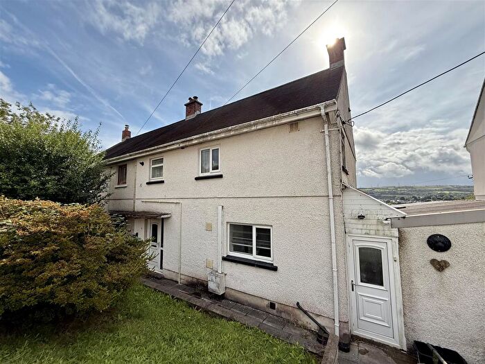 3 Bedroom Semi-Detached House For Sale In Maesyfelin, Pontyberem, Llanelli, SA15