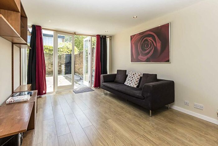 2 Bedroom Flat To Rent In Ebbisham Drive, London, SW8