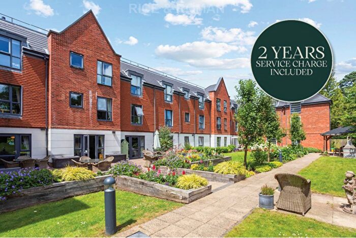 2 Bedroom Flat For Sale In Birch Place, Crowthorne, RG45