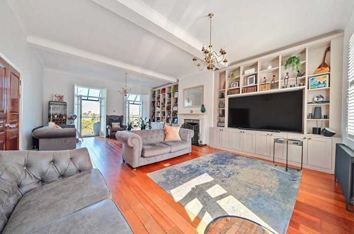 5 Bedroom Town House For Sale In Imposing Residence - The Historic Dockyard, Chatham, ME4