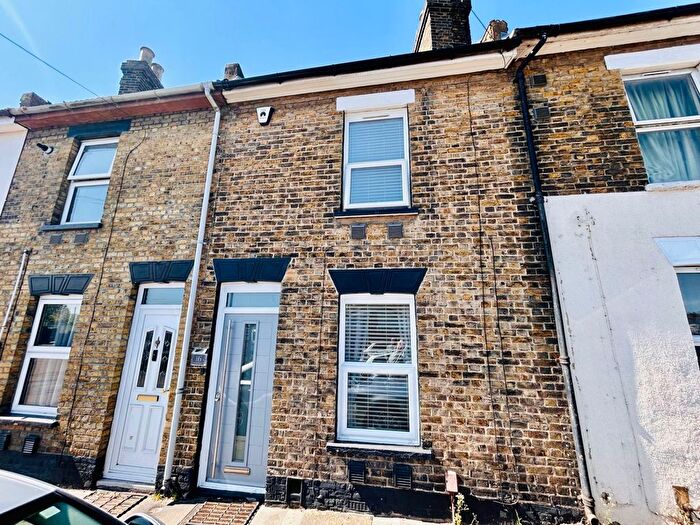 2 Bedroom Terraced House For Sale In Charles Street, Rochester, ME2