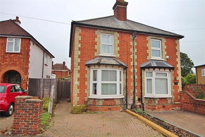 3 Bedroom Semi Detached House For Sale In Queens Road, Knaphill, Woking, GU21