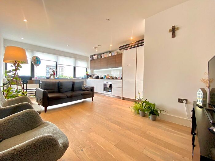 2 Bedroom Flat To Rent In Romney Place, Maidstone, ME15